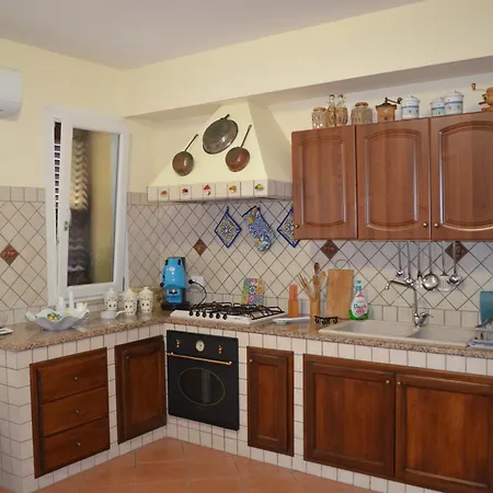 Aspra Mare House بيت للعطل *