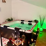 Aspra Mare House Tatil Evi *