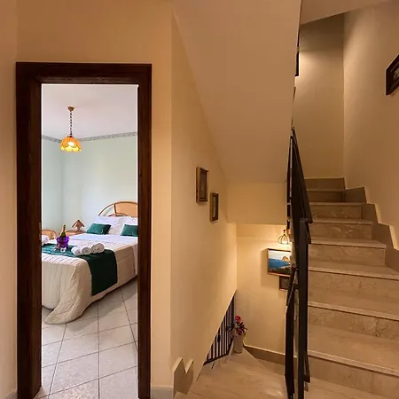 Aspra Mare House Casa de Férias *